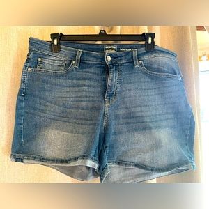 Levi size 18 shorts.